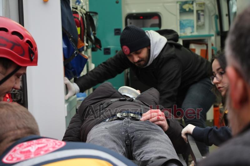 Otomobil ile hafif ticari araç çarpıştı: 5 yaralı