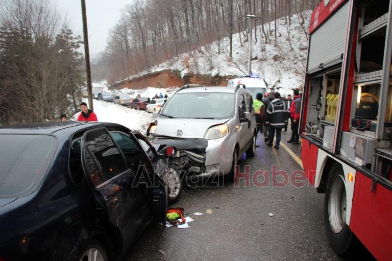 Otomobil ile hafif ticari araç çarpıştı: 5 yaralı