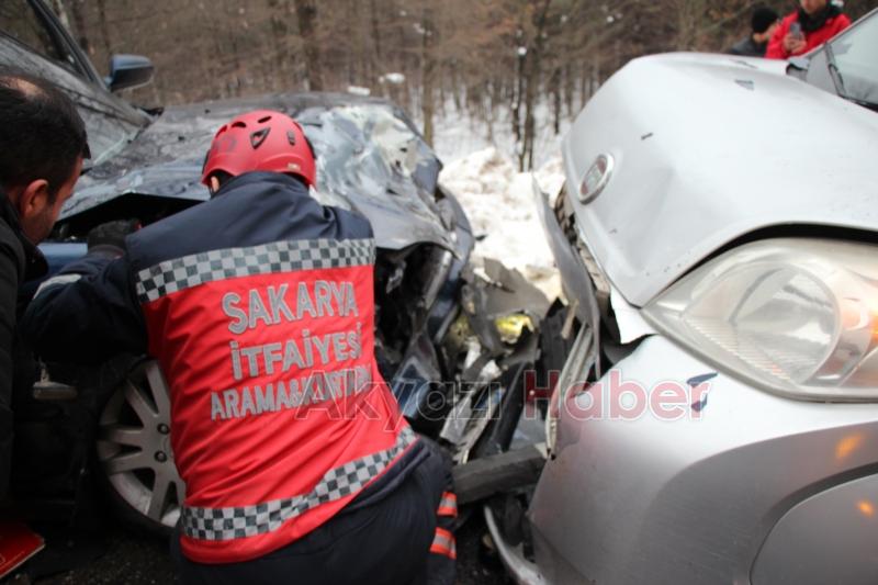 Otomobil ile hafif ticari araç çarpıştı: 5 yaralı