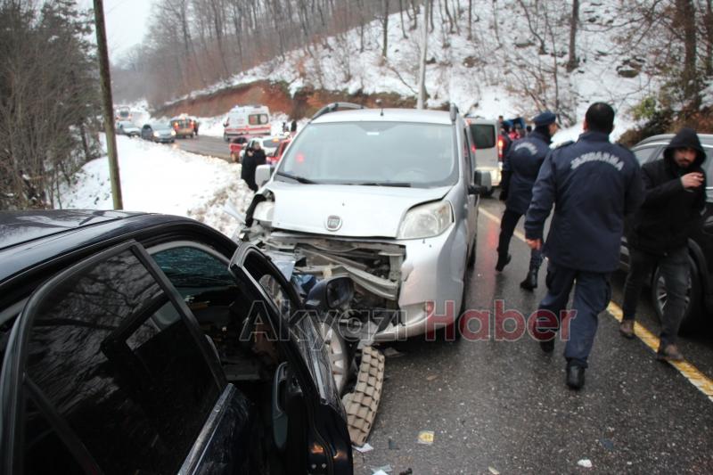 Otomobil ile hafif ticari araç çarpıştı: 5 yaralı