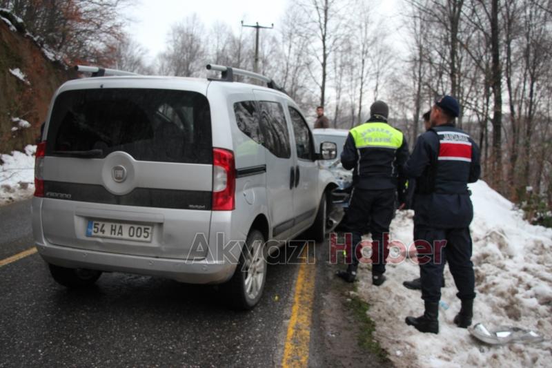 Otomobil ile hafif ticari araç çarpıştı: 5 yaralı