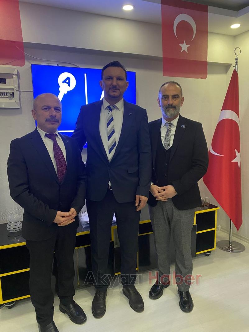 Anahtar Parti Akyazı'da ilk kongresini coşkuyla yaptı