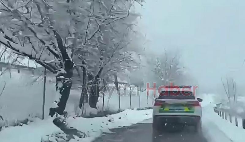 Otoyol jandarmadan kar altında nöbet