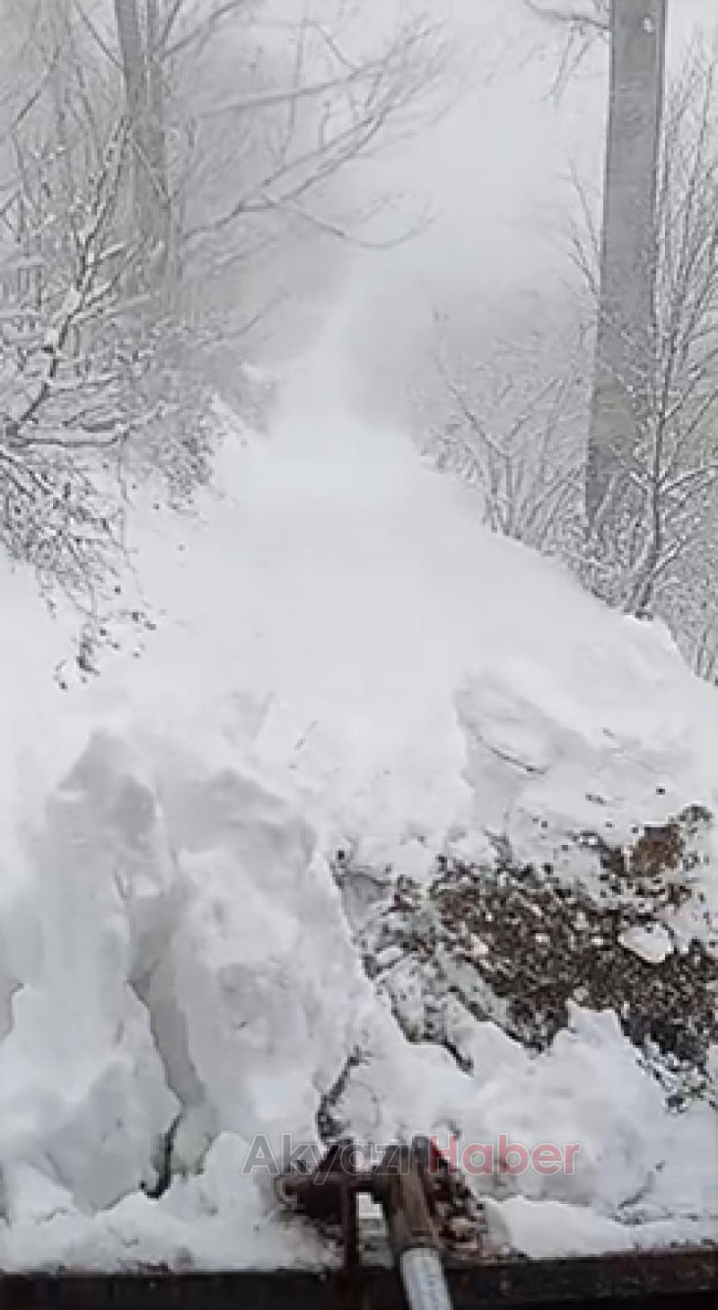 Yollar muhtarın traktör ile açıldı