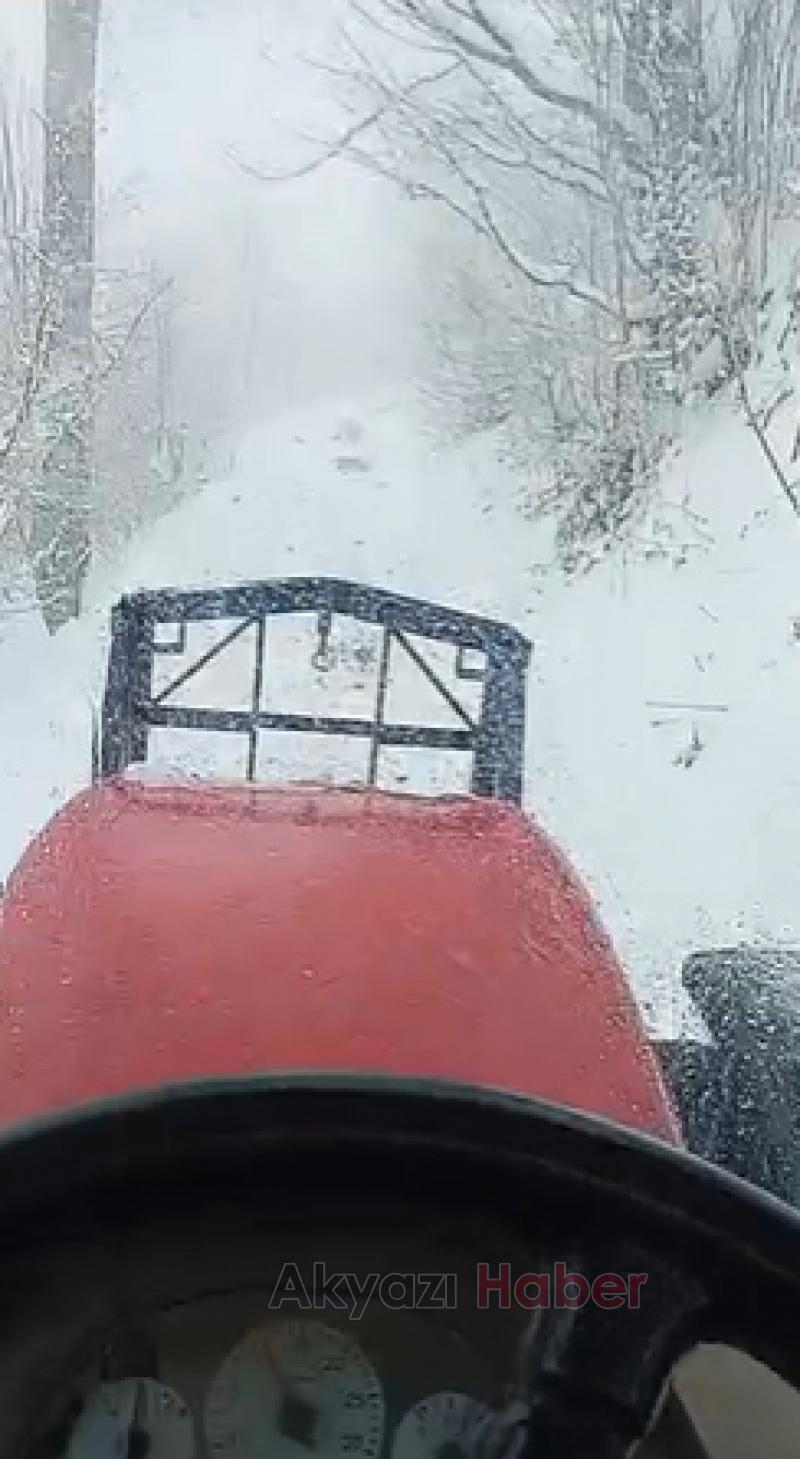 Yollar muhtarın traktör ile açıldı