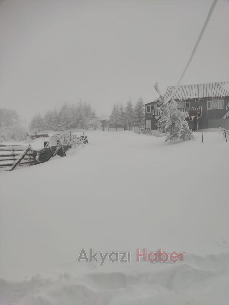 Acelle Yaylası'ndan kar fotoğrafları