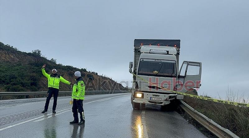 Panikle kendini kamyondan attı, ölümden döndü