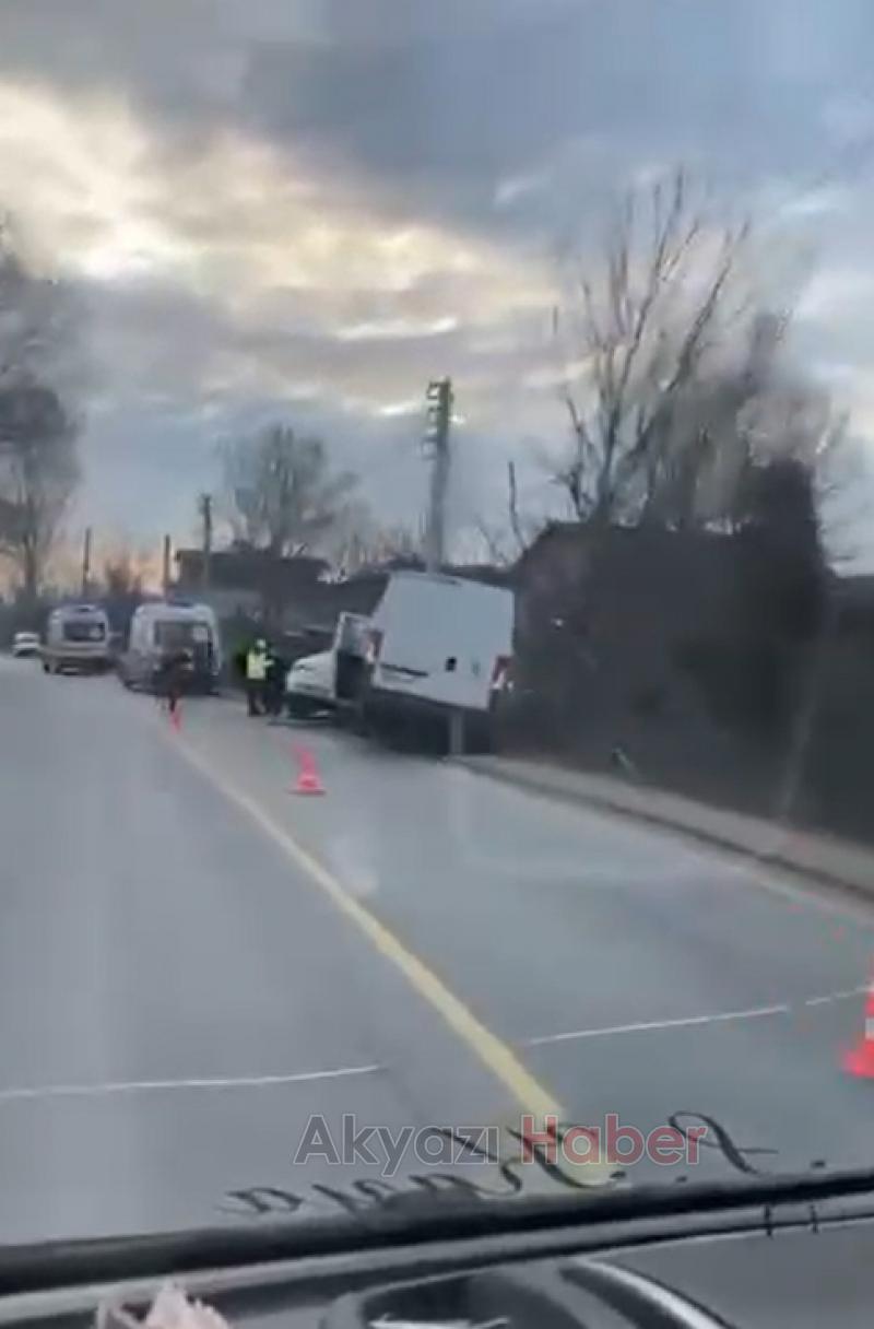 Panelvan minibüs otomobil ile çarpıştı: 3 yaralı