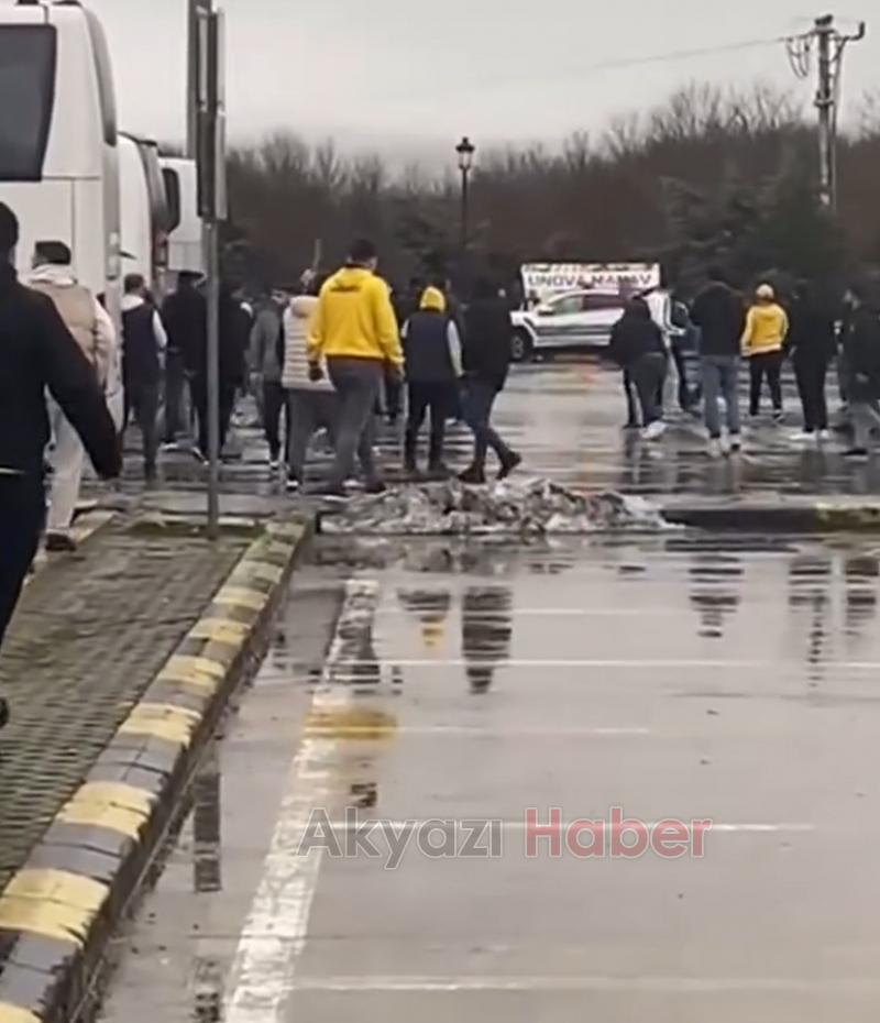 Sakaryaspor maçına gelen Ankaragücü taraftarları sopalarla birbirlerine girdi