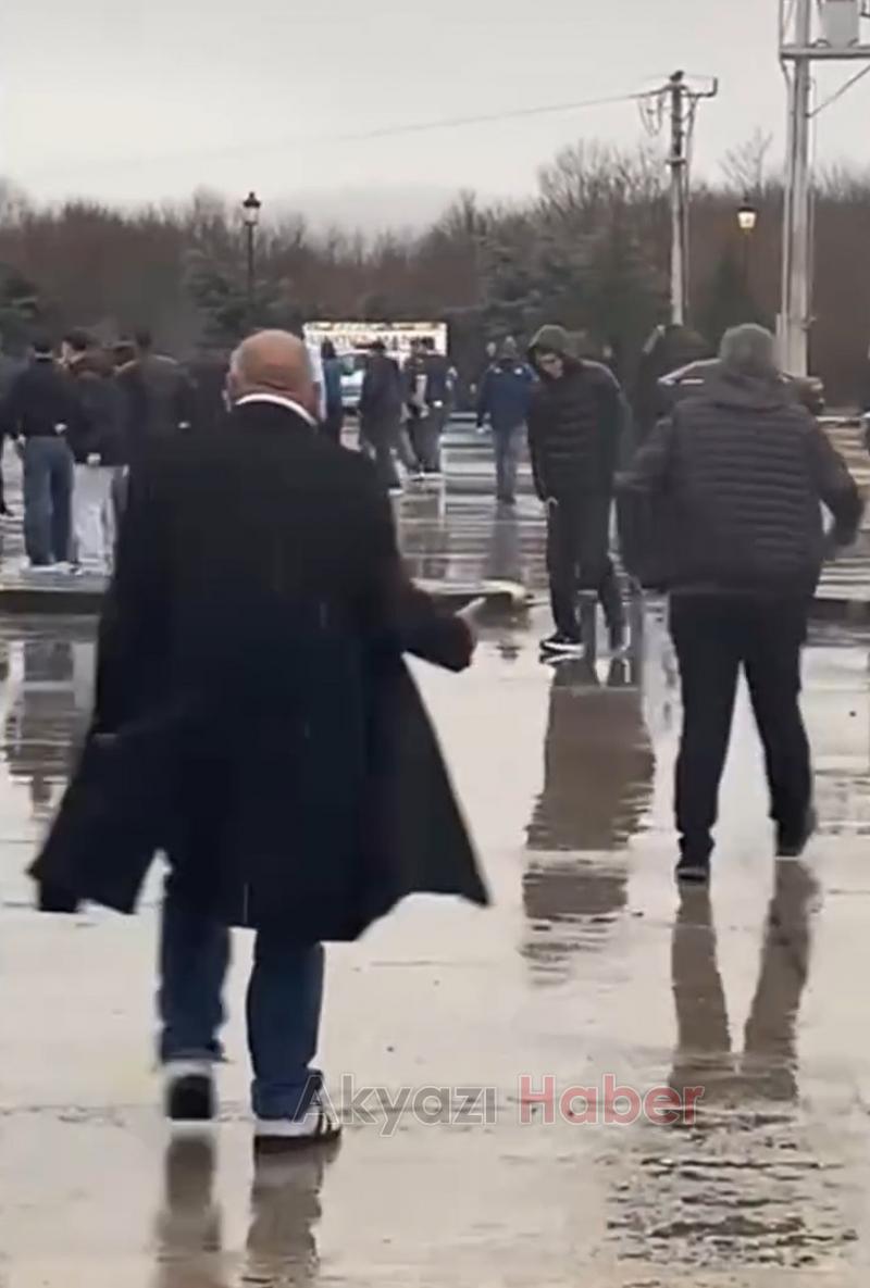 Sakaryaspor maçına gelen Ankaragücü taraftarları sopalarla birbirlerine girdi