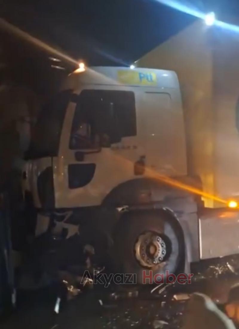 Kamyonlar çarpıştı