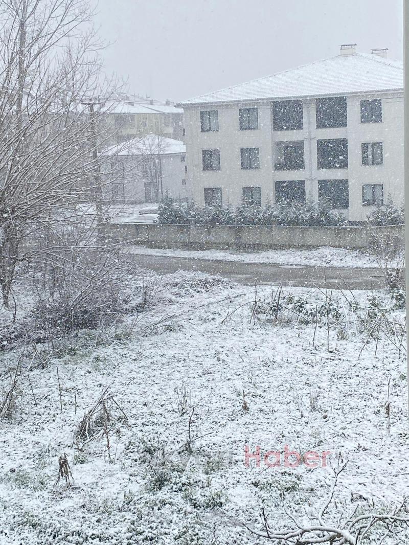 Akyazı'da yoğun kar yağışı