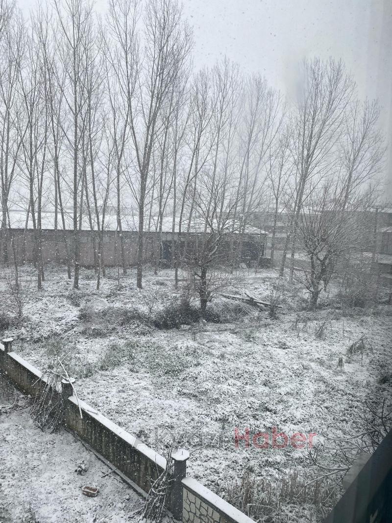 Akyazı'da yoğun kar yağışı