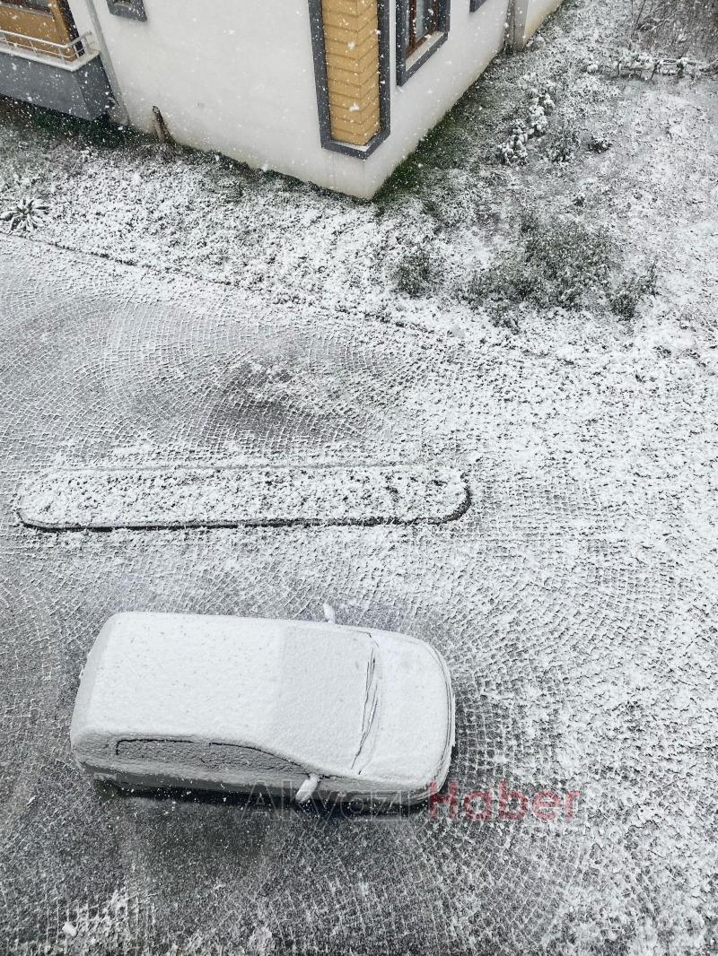 Akyazı'da yoğun kar yağışı
