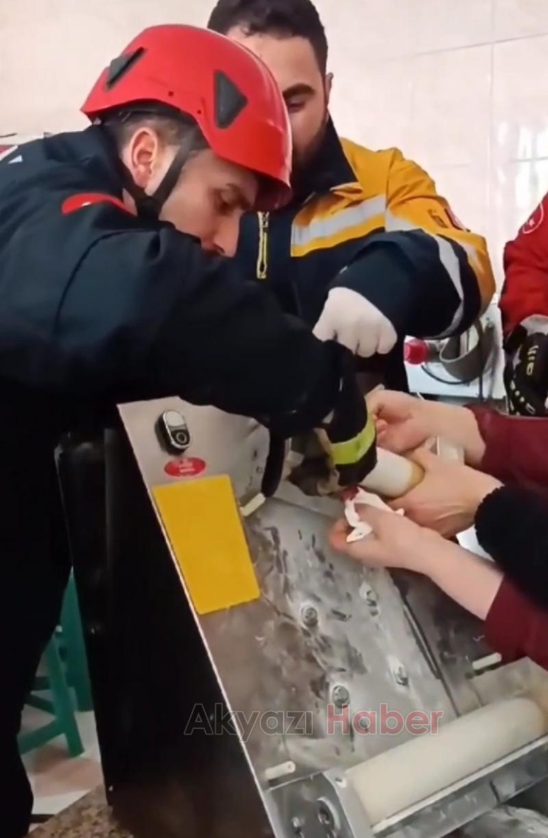 Parmağı makineye sıkışan kadının imdadına itfaiye yetişti