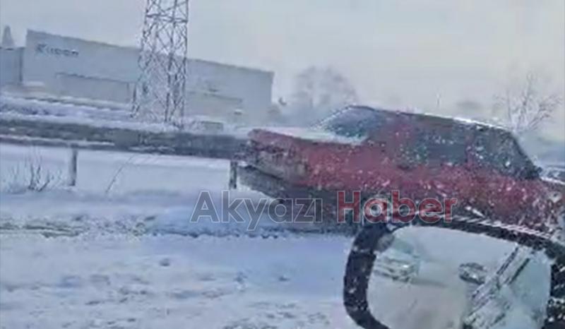 Akyazıda sürücülerin karla imtihanı