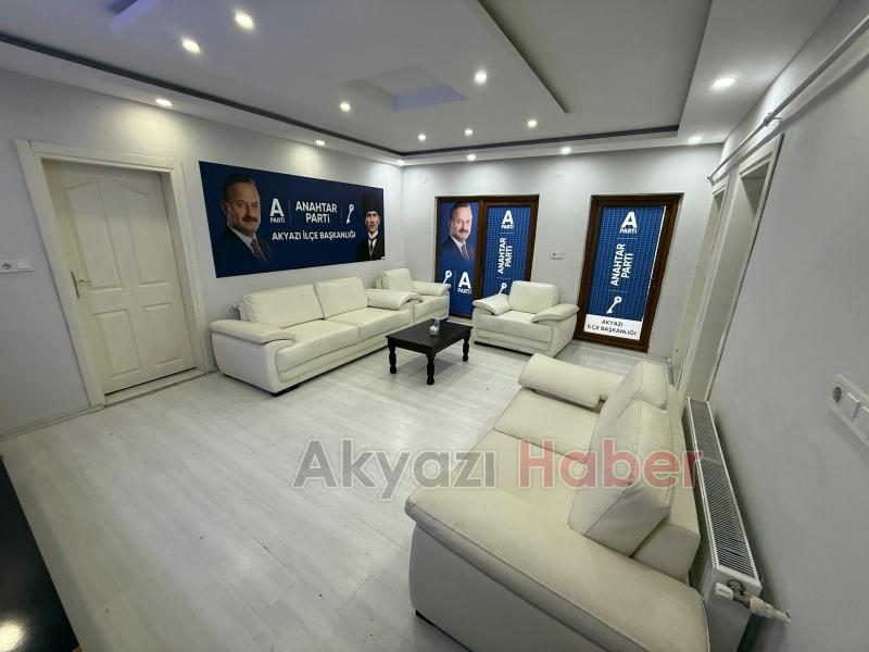 Anahtar Parti, Akyazı'da teşkilatı tanıttı