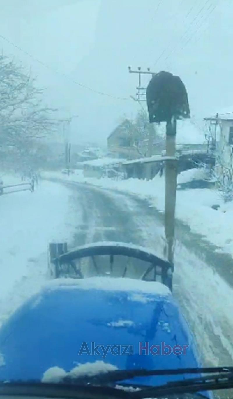 Akyazı'da Muhtarlar kapanan mahalle yollarını açtı