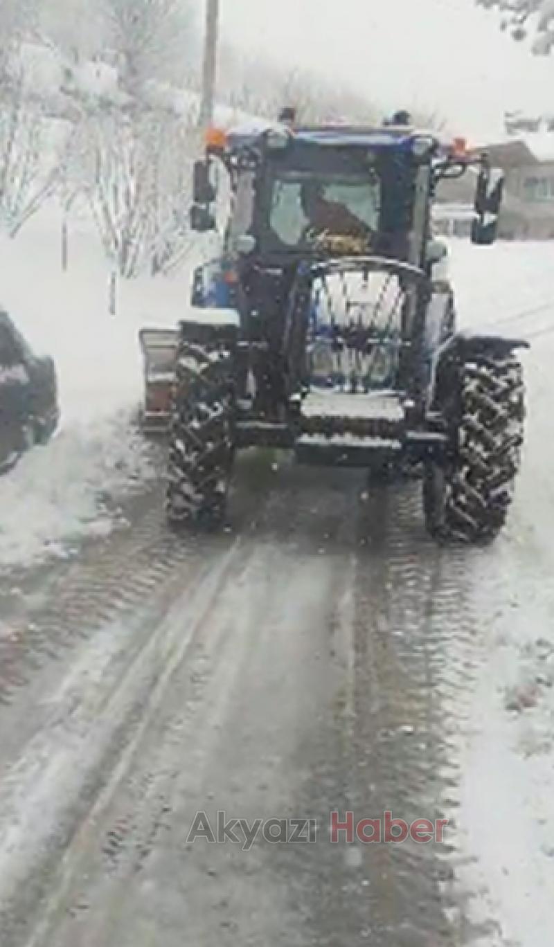 Akyazı'da Muhtarlar kapanan mahalle yollarını açtı