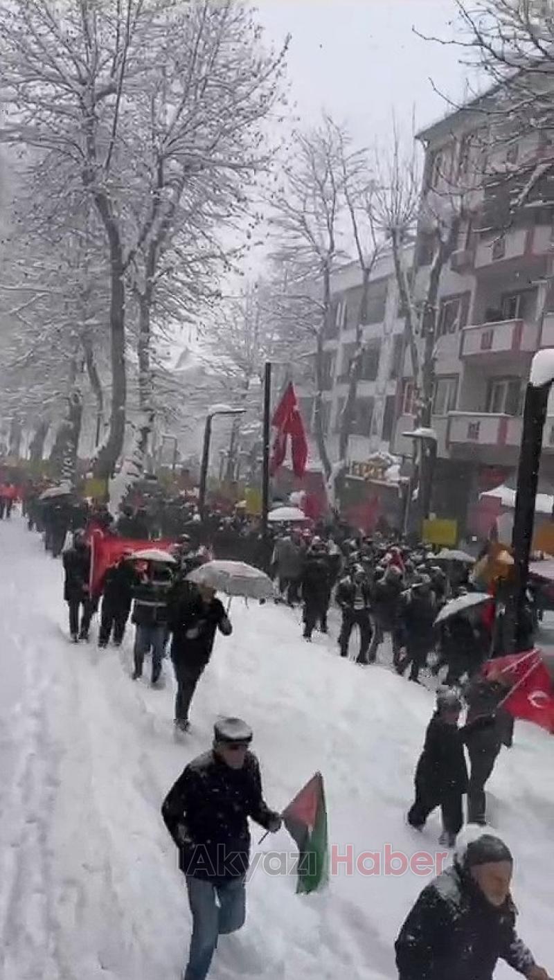 Kar demediler Gazze için yürüdüler
