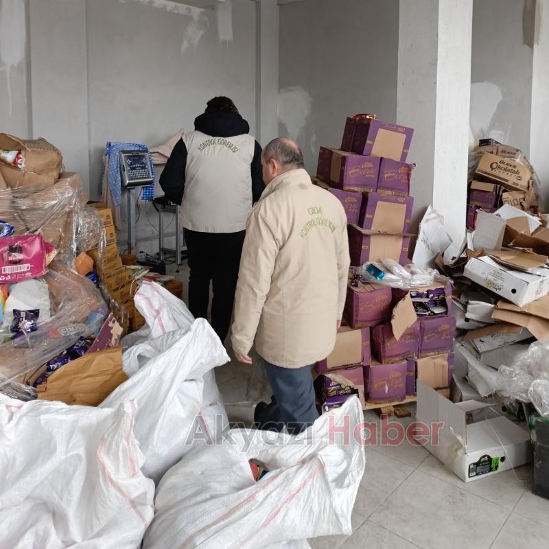 Tarihi geçmiş binlerce ürün ele geçirildi