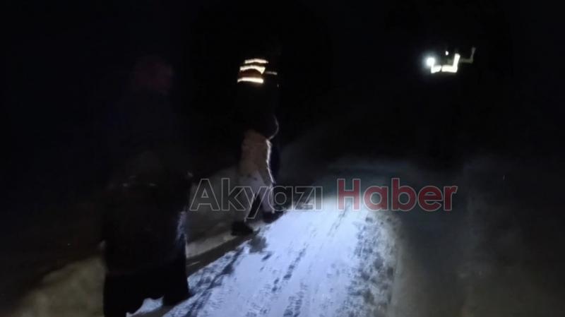 6 kişilik aile karda mahsur kaldı