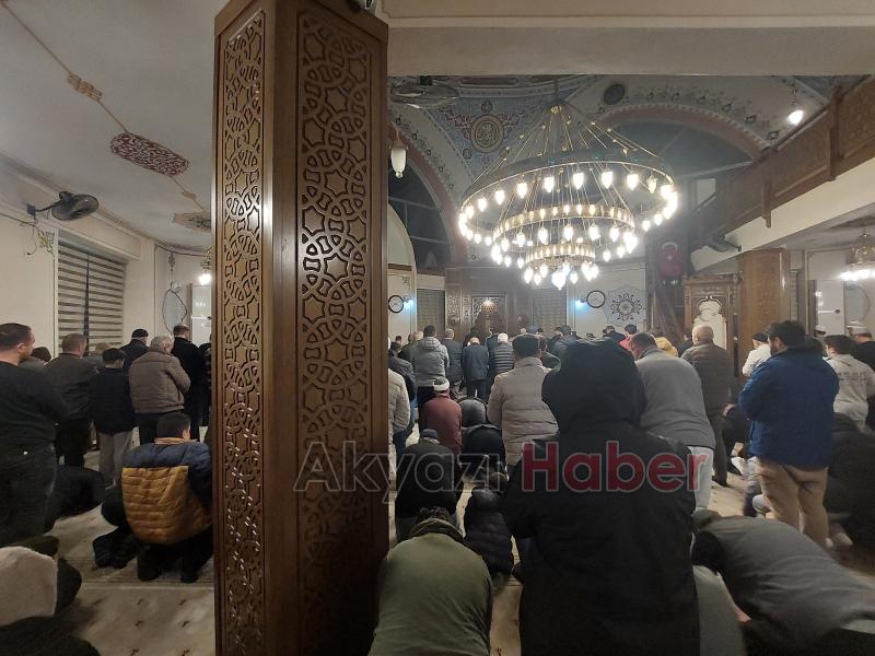 Sakarya'da ilk teravihte camiler doldu taştı