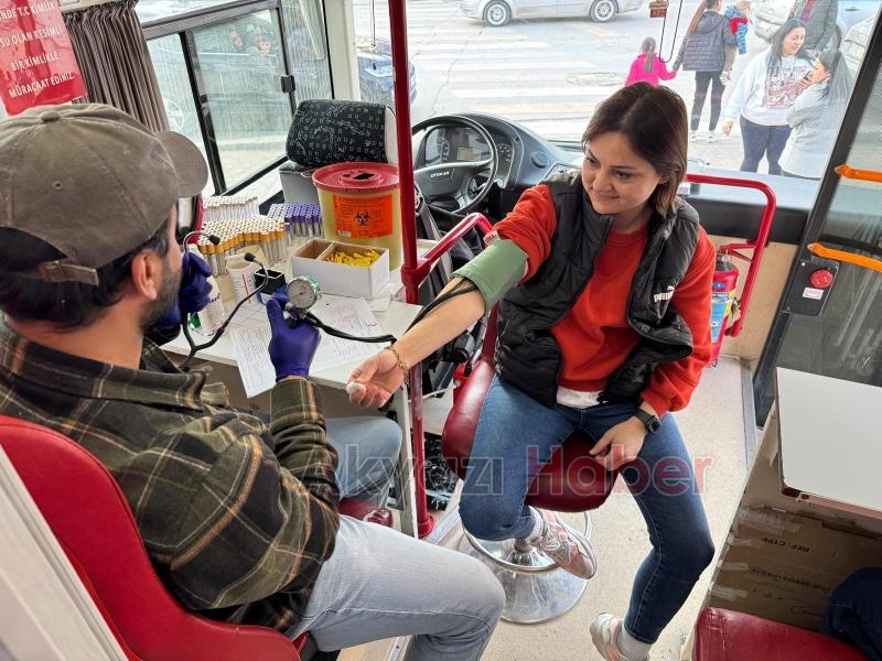 Başsavcısı Hüseyin Aşık'dan Kızılay'a rekor kan bağışı