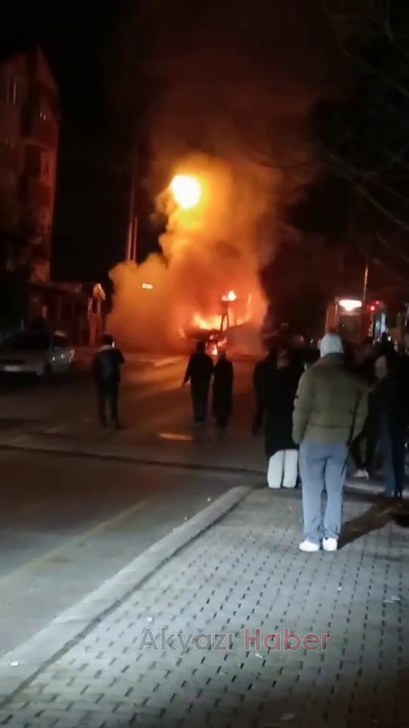 Minibüs alev topuna döndü