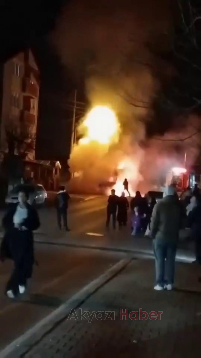 Minibüs alev topuna döndü