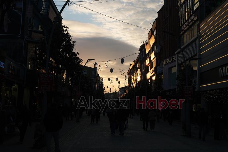 Çark Caddesi özel tasarımlı ışıklandırmalarla süsledi