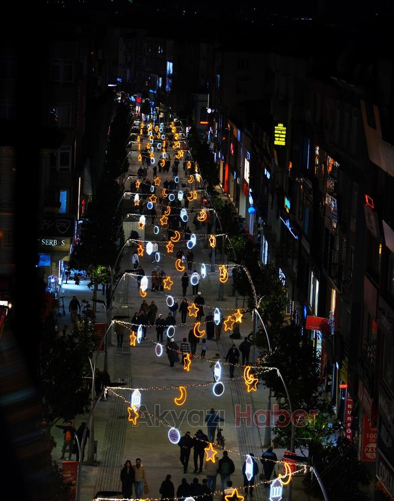 Çark Caddesi özel tasarımlı ışıklandırmalarla süsledi