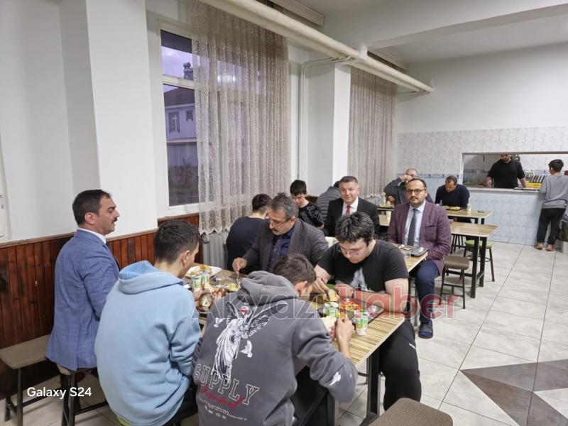 İlçe Milli Eğitim Müdürü Can, öğrencilerle iftar sofrasında buluştu
