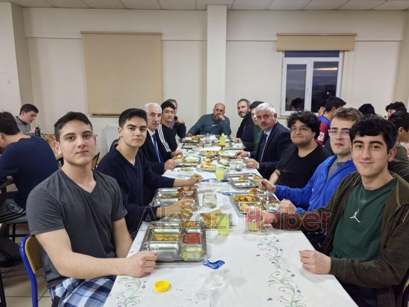 İlçe Milli Eğitim Müdürü Can, öğrencilerle iftar sofrasında buluştu