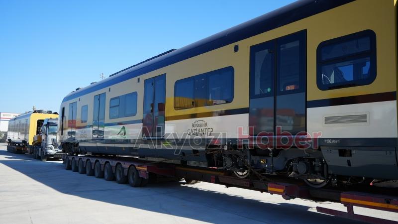 Sakarya'da üretilen ilk milli tren seti Gaziantep'te raylara indi