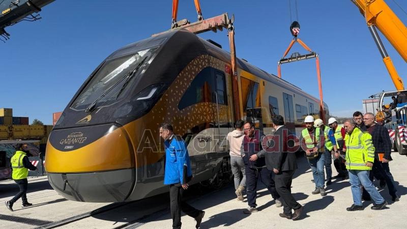 Sakarya'da üretilen ilk milli tren seti Gaziantep'te raylara indi