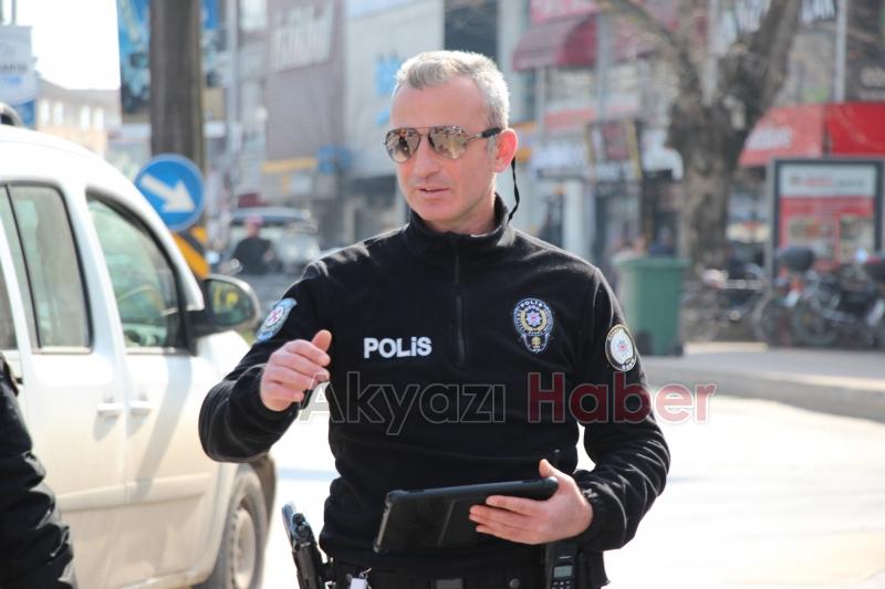 Akyazı Polisi, Trafikteki Disiplini Sağlamak İçin Görev Başında