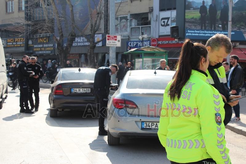 Akyazı Polisi, Trafikteki Disiplini Sağlamak İçin Görev Başında