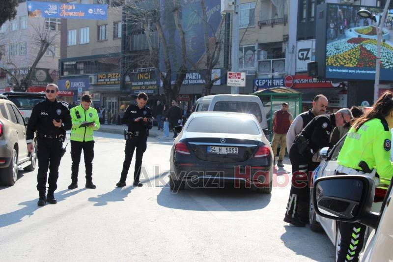 Akyazı Polisi, Trafikteki Disiplini Sağlamak İçin Görev Başında