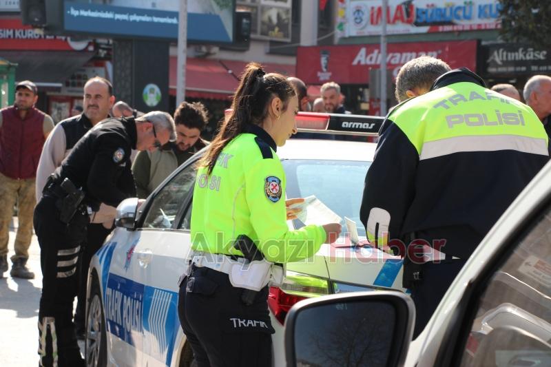 Akyazı Polisi, Trafikteki Disiplini Sağlamak İçin Görev Başında