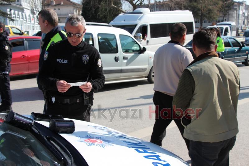 Akyazı Polisi, Trafikteki Disiplini Sağlamak İçin Görev Başında