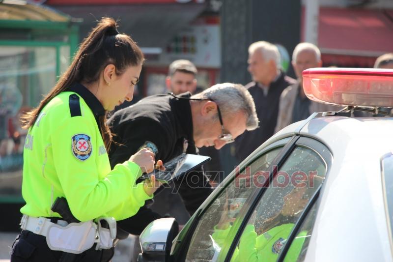 Akyazı Polisi, Trafikteki Disiplini Sağlamak İçin Görev Başında
