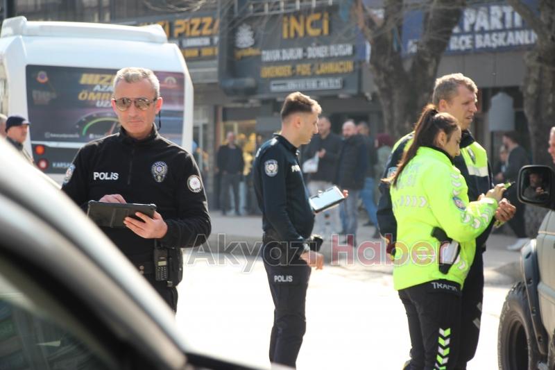 Akyazı Polisi, Trafikteki Disiplini Sağlamak İçin Görev Başında