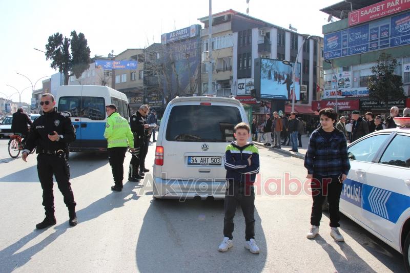Akyazı Polisi, Trafikteki Disiplini Sağlamak İçin Görev Başında