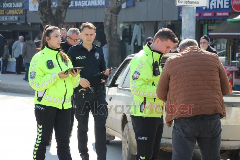 Akyazı Polisi, Trafikteki Disiplini Sağlamak İçin Görev Başında