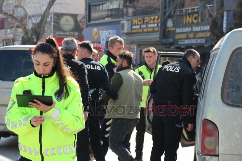 Akyazı Polisi, Trafikteki Disiplini Sağlamak İçin Görev Başında