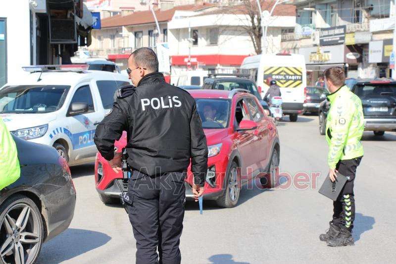 Akyazı Polisi, Trafikteki Disiplini Sağlamak İçin Görev Başında