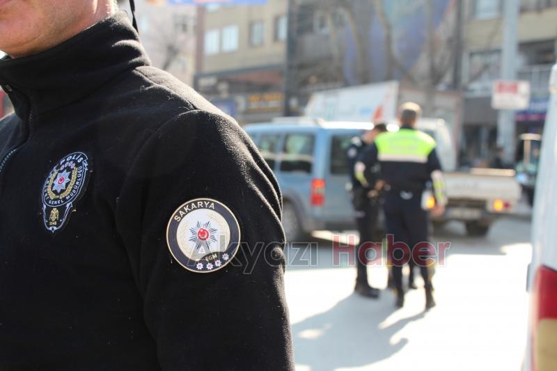 Akyazı Polisi, Trafikteki Disiplini Sağlamak İçin Görev Başında