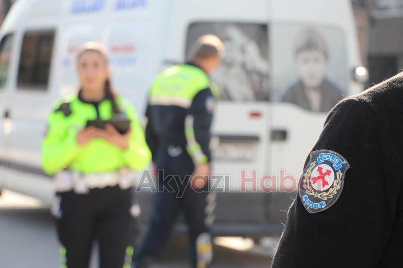 Akyazı Polisi, Trafikteki Disiplini Sağlamak İçin Görev Başında