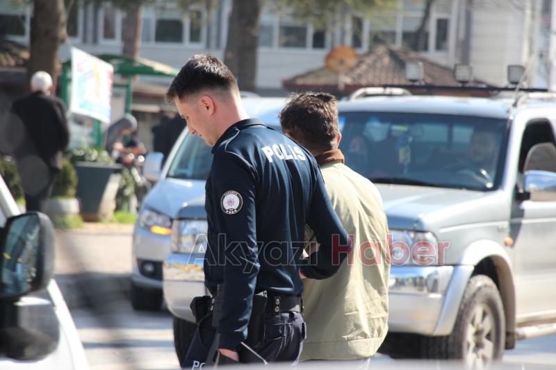 Akyazı Polisi, Trafikteki Disiplini Sağlamak İçin Görev Başında